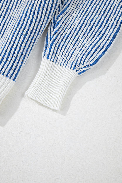 Pull ample en tricot texturé à rayures bleu foncé et bords contrastés