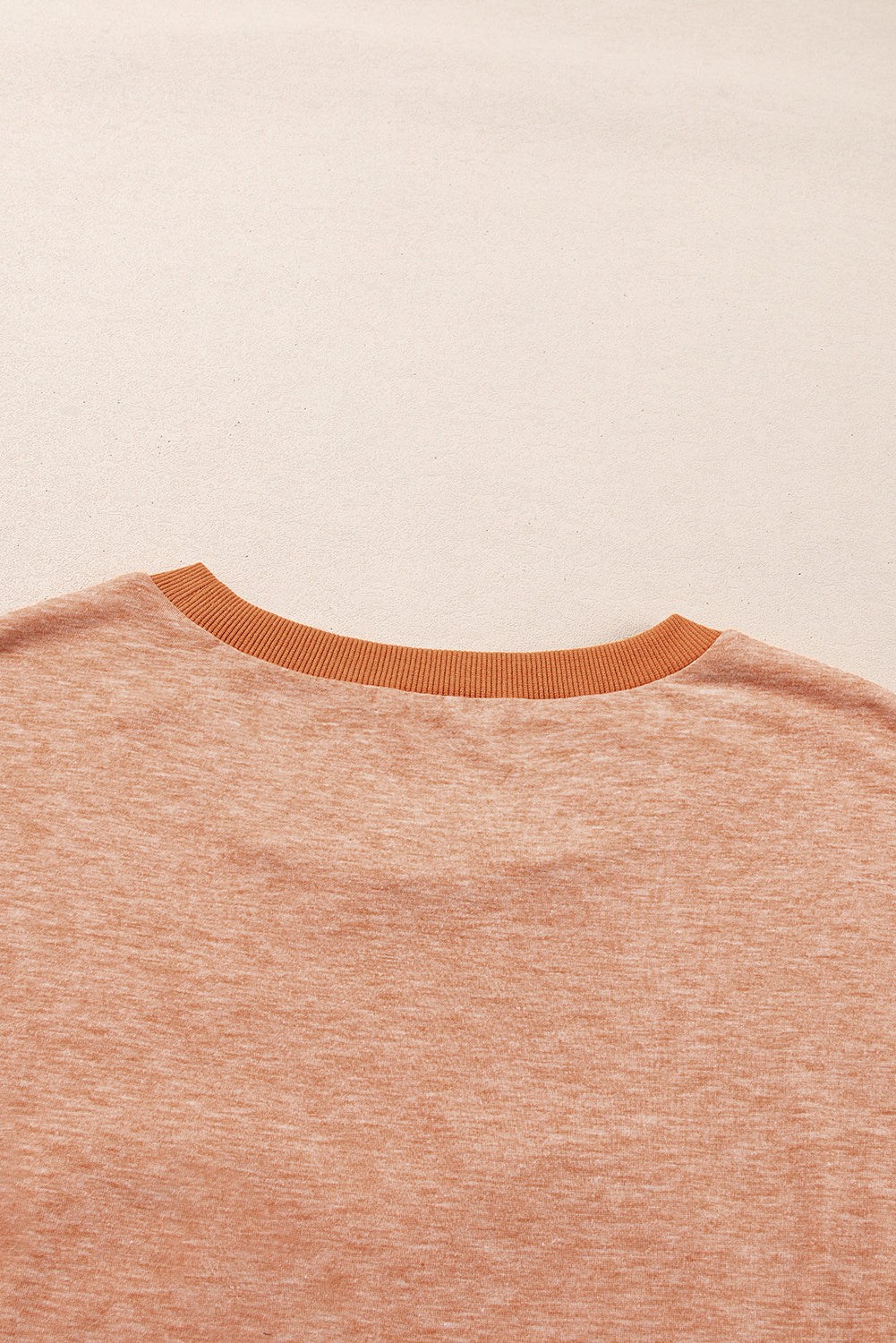 Haut dolman texturé à patch cœur et clous dorés du désert