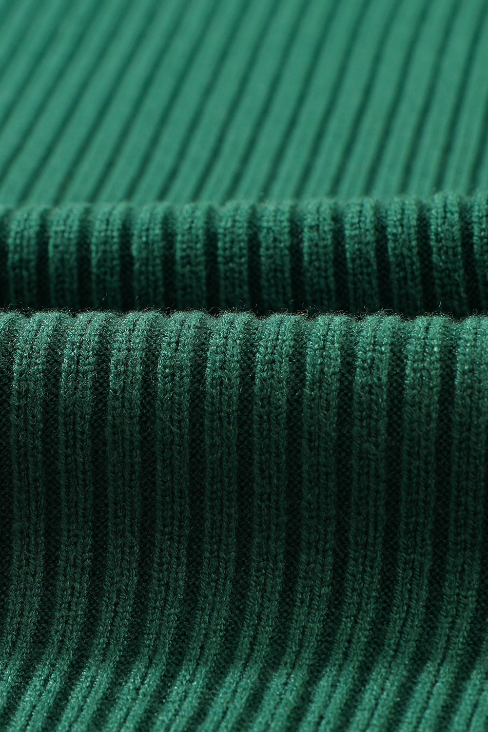 Pull à manches courtes en tricot côtelé vert noirâtre avec poches plaquées