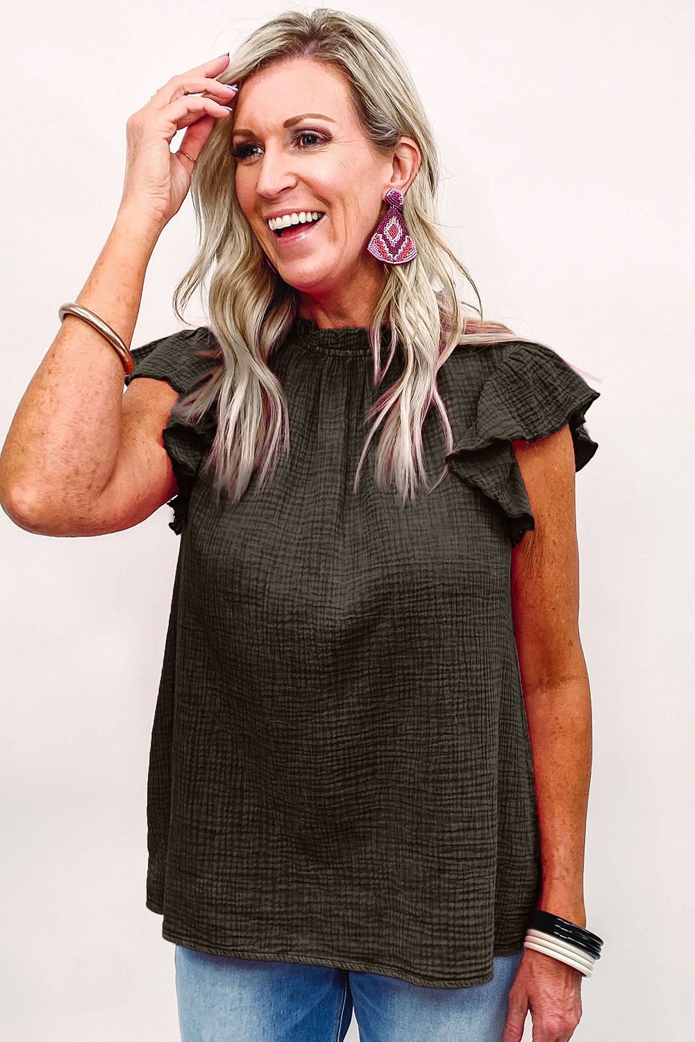 Chemisier texturé à manches flottantes et col à volants 