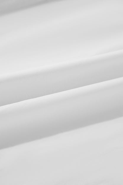 Chemise à manches bouffantes et volants avec col et nœud papillon en ruban passepoilé blanc et noir