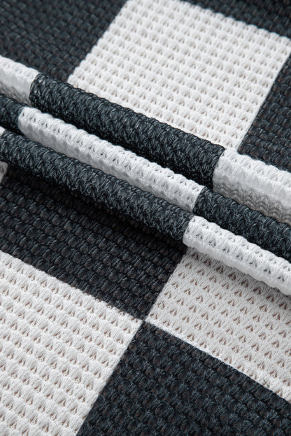 Cardigan ouvert sur le devant en tricot gaufré à carreaux noirs avec trou pour le pouce