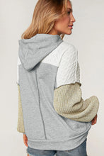 Sudadera con capucha gris con diseño de patchwork en bloques de color 
