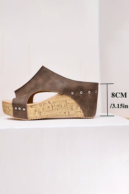 Chaussons compensés en cuir PU clouté et ajouré couleur châtaigne