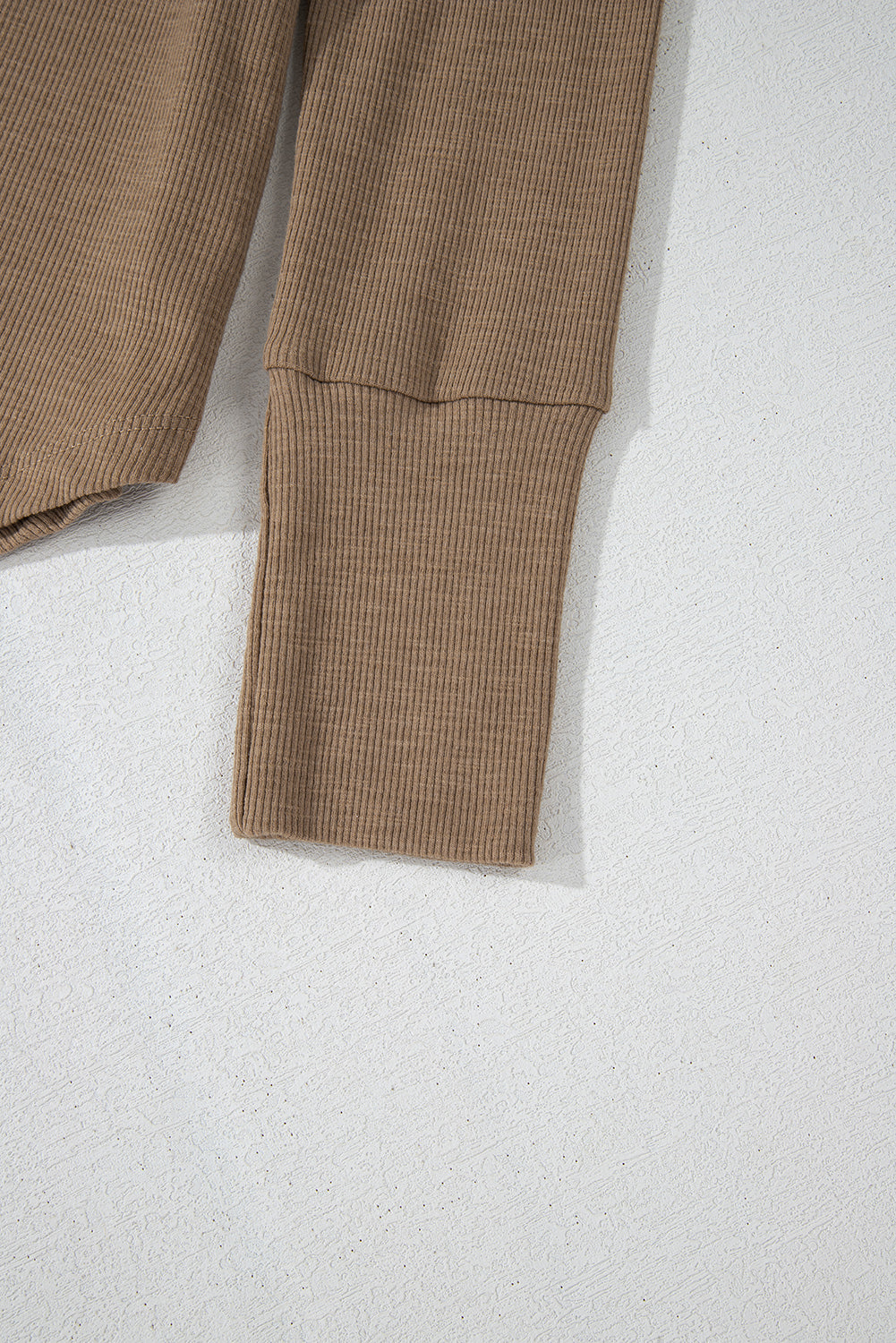 Haut côtelé à manches longues en broderie anglaise châtain