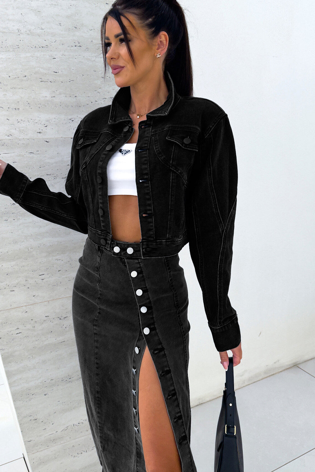 Jupe midi en jean taille haute noire à boutons et fente latérale