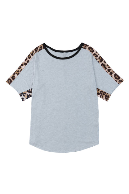 Camiseta de manga corta con cuello redondo y empalme de leopardo 