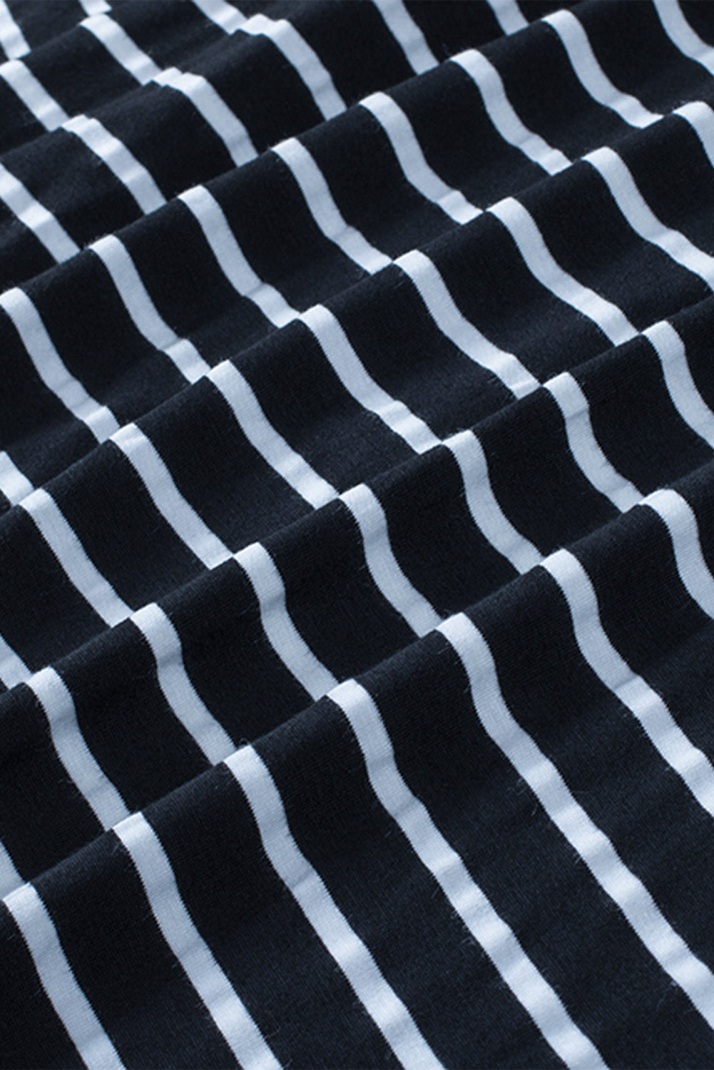 Haut à manches longues boutonné à volants et imprimé rayé