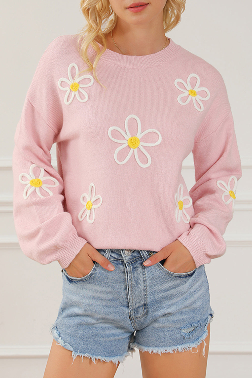 Pull ras du cou rose en chenille avec coutures marguerites 