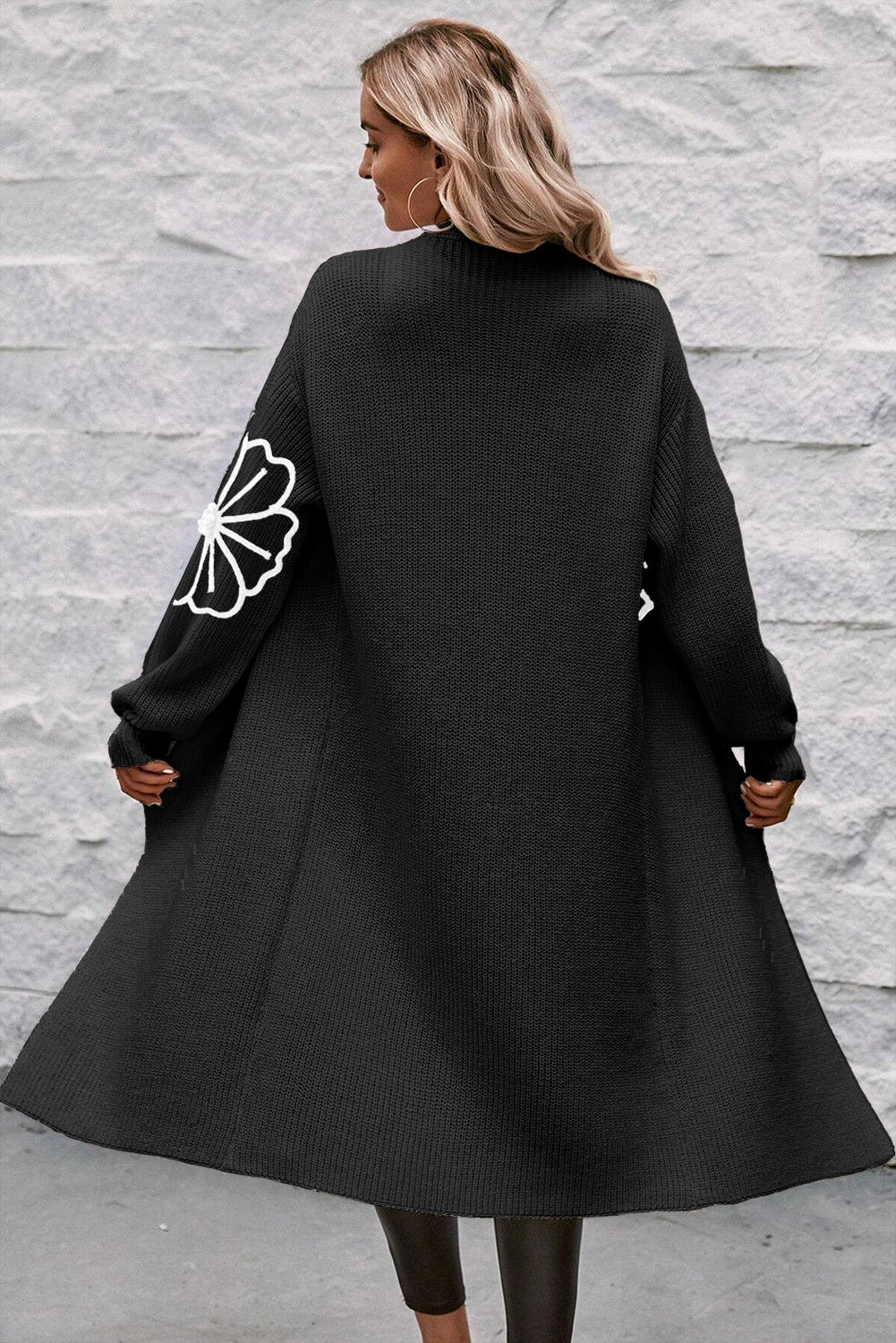 Cardigan ouvert sur le devant à épaules tombantes et broderies de fleurs noires