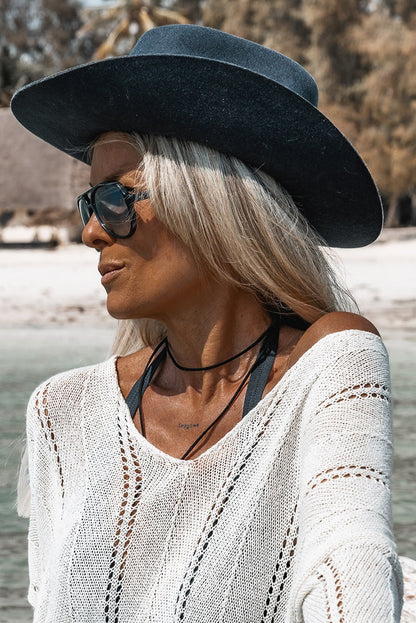 Pull ample à col en V et détails creux blancs 