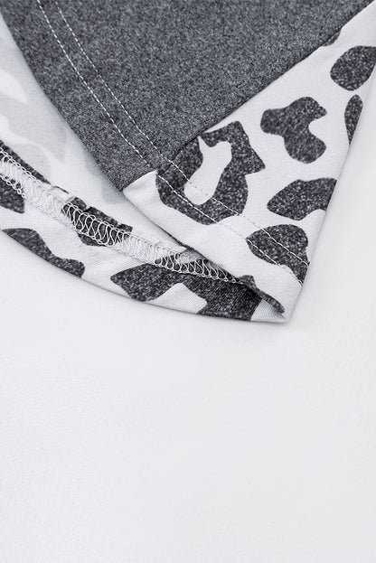 Robe t-shirt à manches courtes et imprimé léopard contrasté avec fentes 