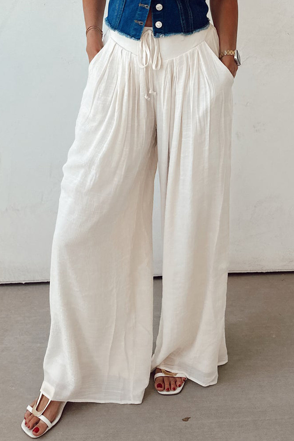 Pantalon large plissé blanc décontracté à taille nouée