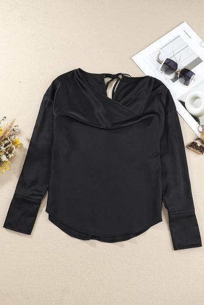 Blusa elegante de manga larga con cuello vuelto negro