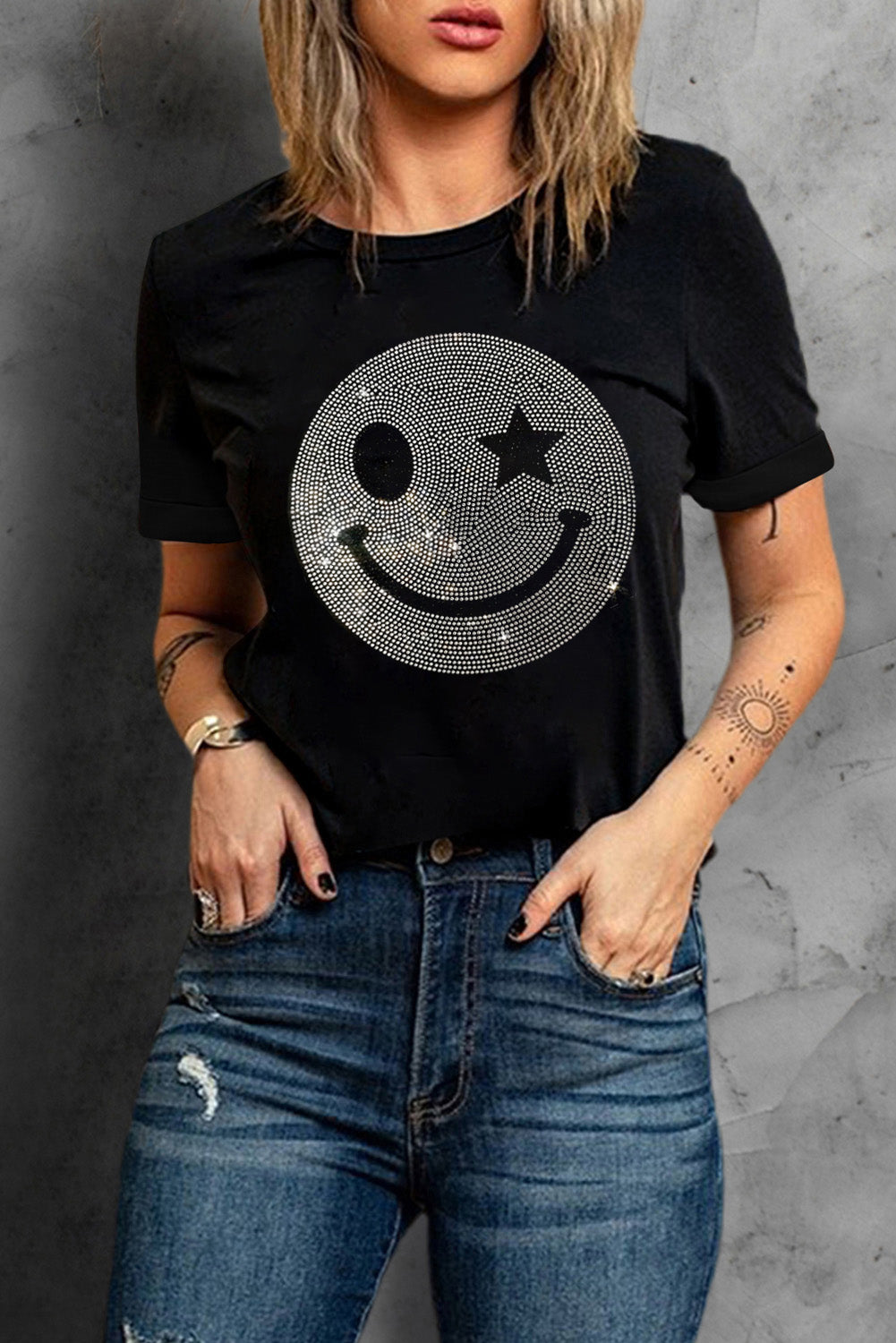 T-shirt noir à strass scintillants avec motif sourire