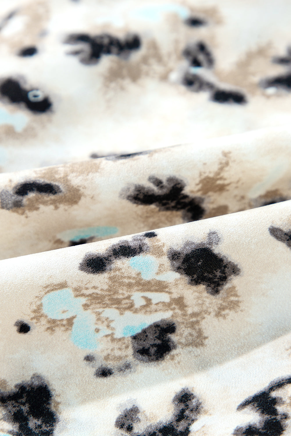 Robe kaki à imprimé léopard, boutonnée sur le devant, manches 3/4, ourlet à volants superposés