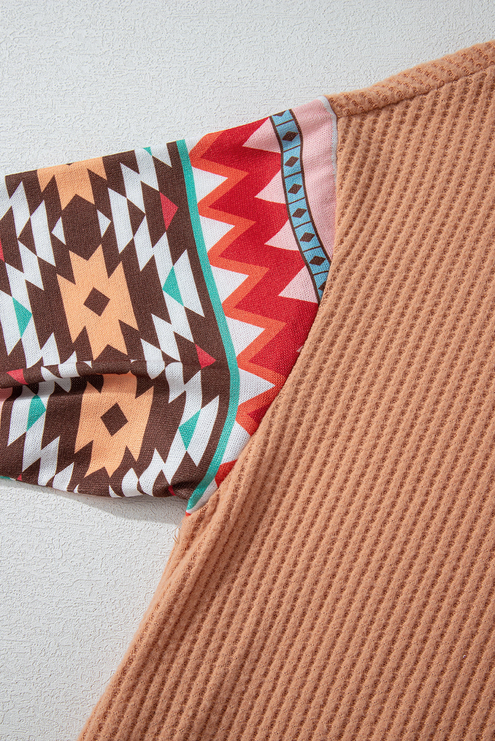 Sweat à capuche kaki en tricot gaufré patchwork aztèque grande taille