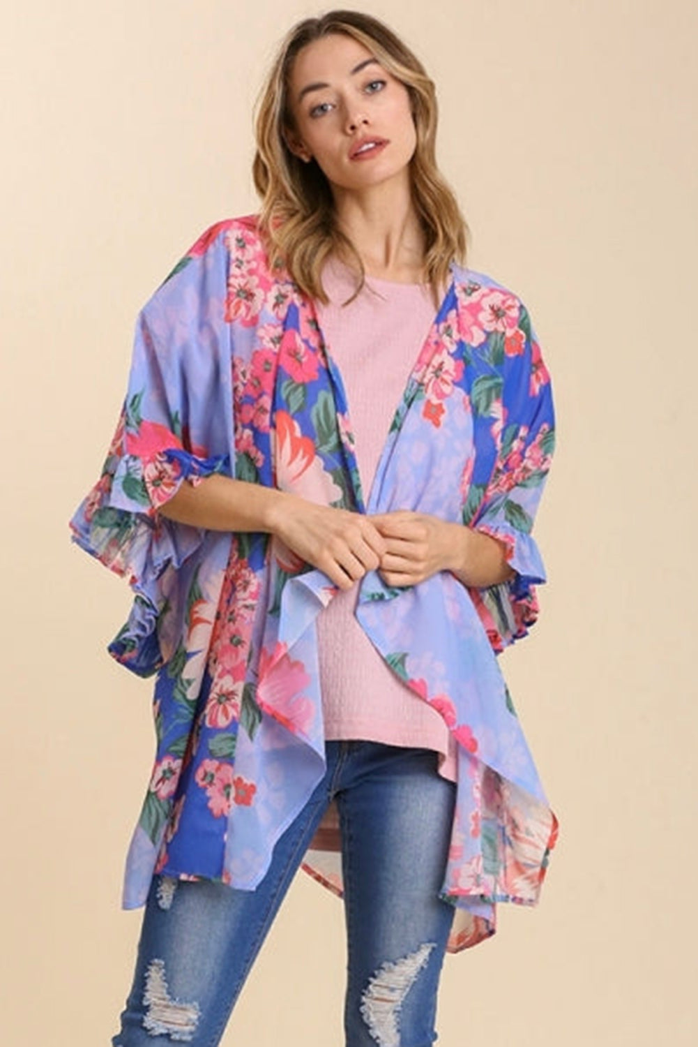 Kimono holgado con manga 3/4 y volantes con estampado floral 
