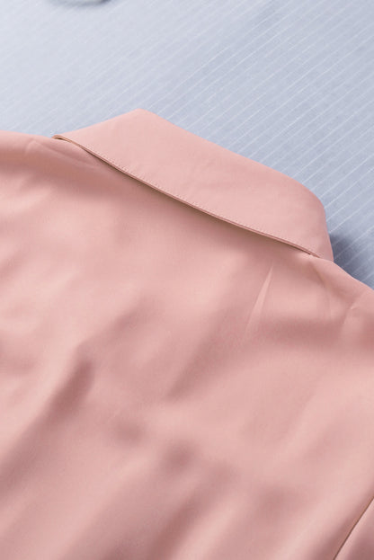 Chemisier boutonné à manches bouffantes de couleur unie