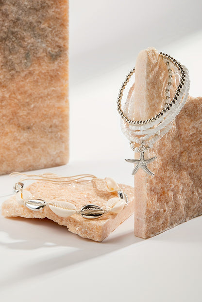 Ensemble de 7 bracelets blancs en perles de coquillages et étoiles de mer