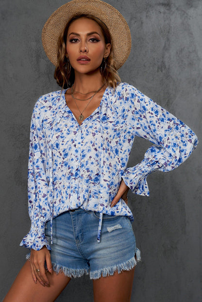 Blusa con botones y cuello en V con estampado floral 
