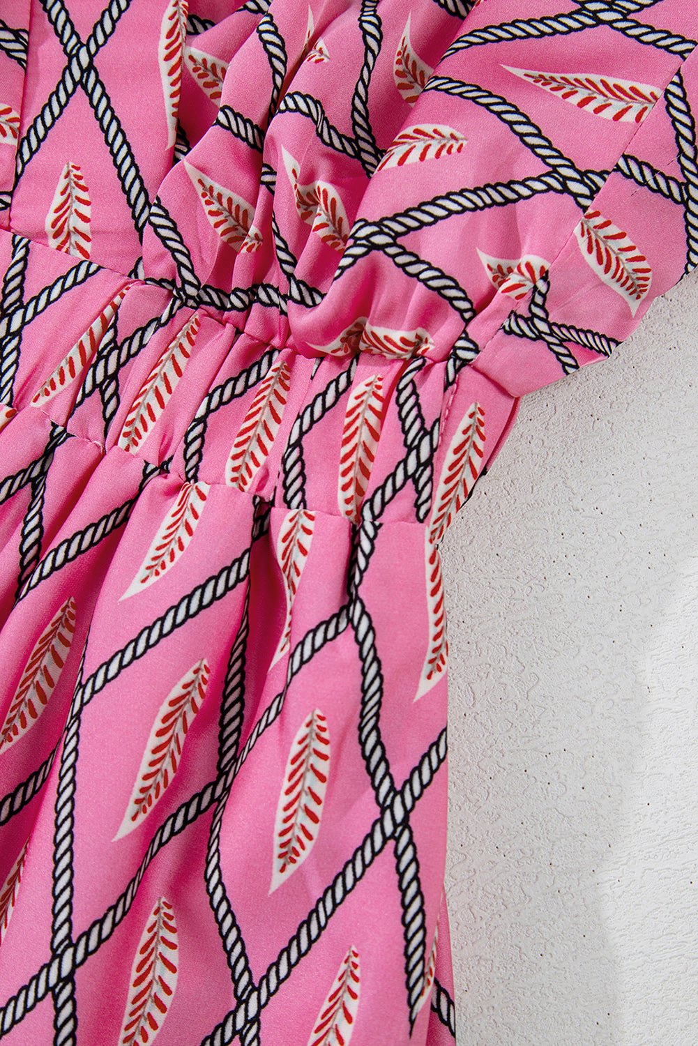 Combinaison taille haute à col en V et imprimé géométrique cachemire rose