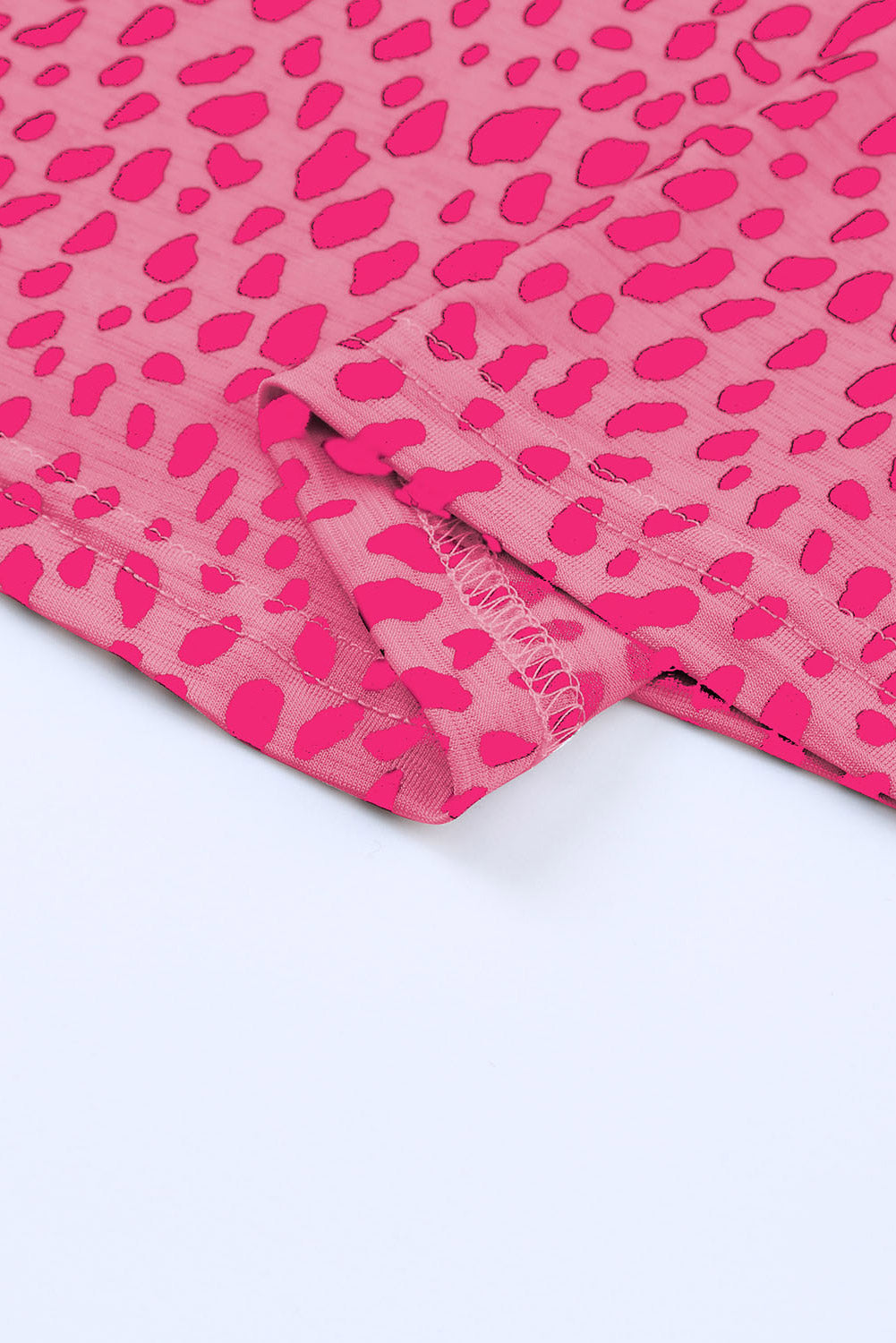 Blusa de guepardo con cuello con volantes y mangas 3/4 de color caqui 