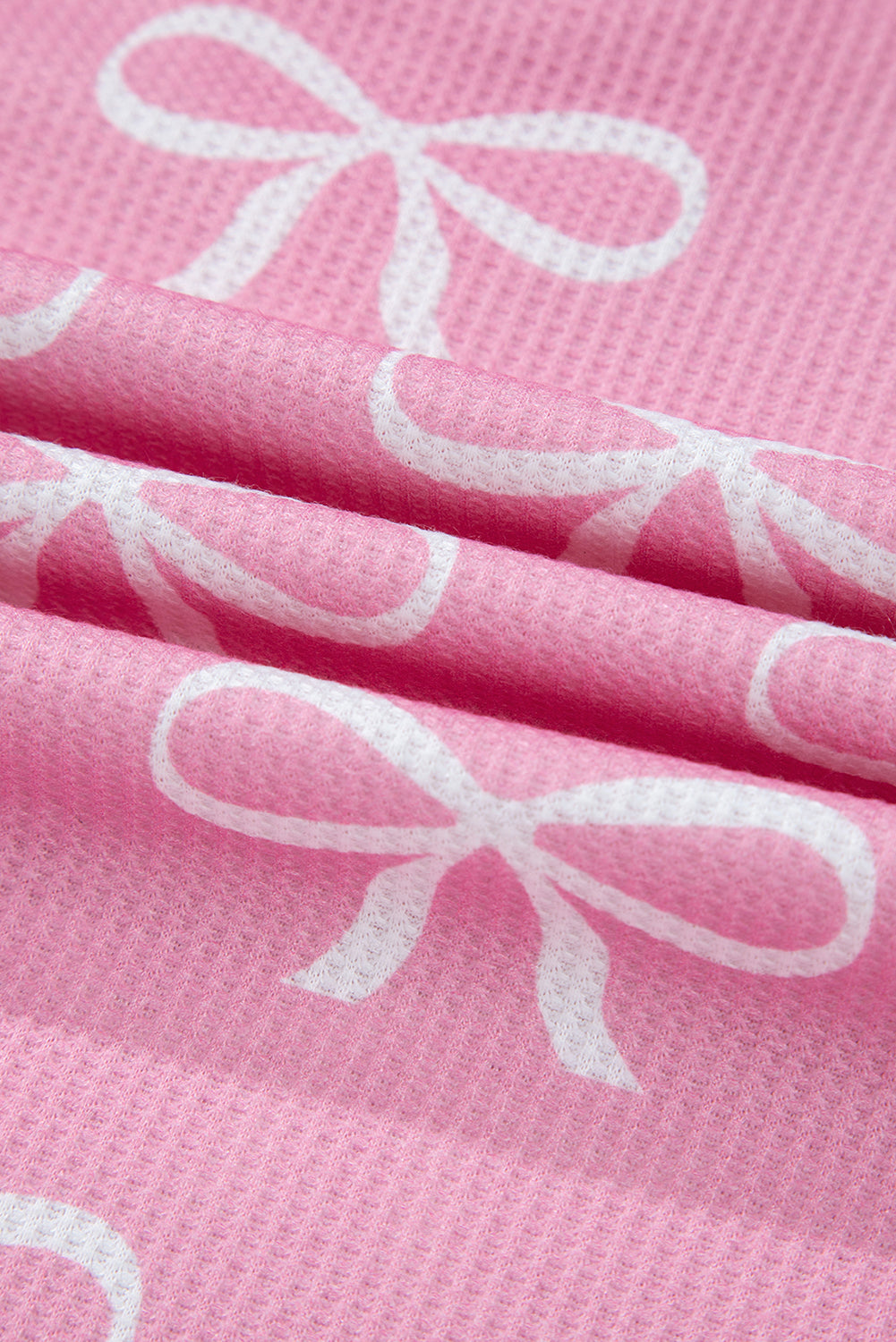 Ensemble t-shirt col V et short en tricot gaufré rose imprimé nœud papillon