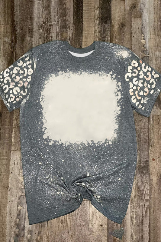 Camiseta de manga corta con estampado de leopardo blanqueado