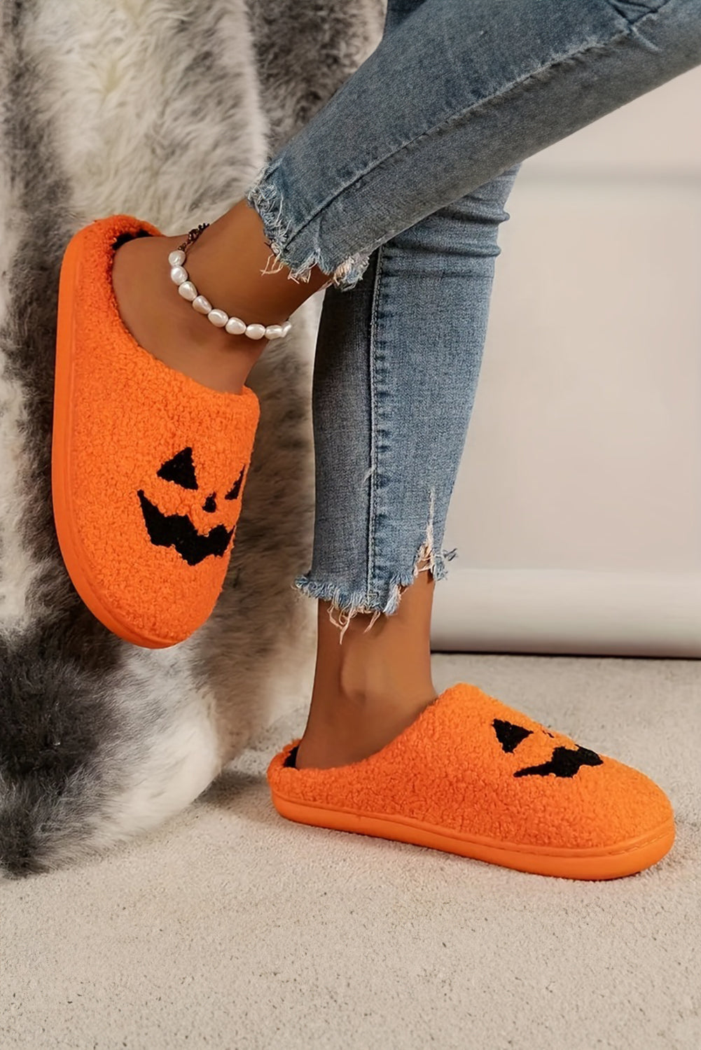 Chaussons en peluche orange à motif citrouille d'Halloween
