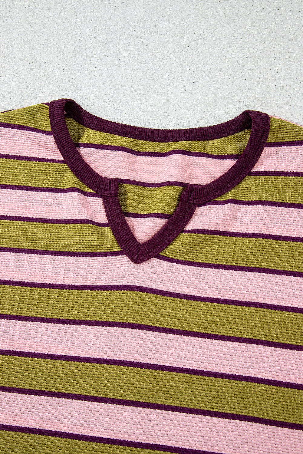 Haut à manches longues et col cranté à rayures contrastées vert épinard