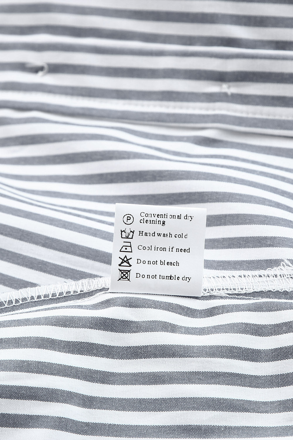 Camisa de manga larga con botones y bolsillos a rayas