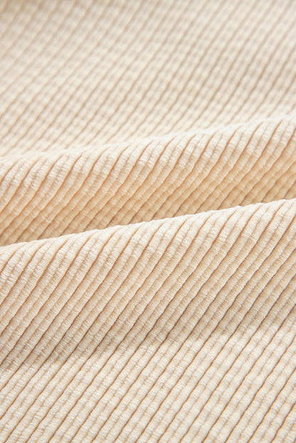 Veste-chemise boutonnée en velours côtelé couleur avoine avec poche à rabat