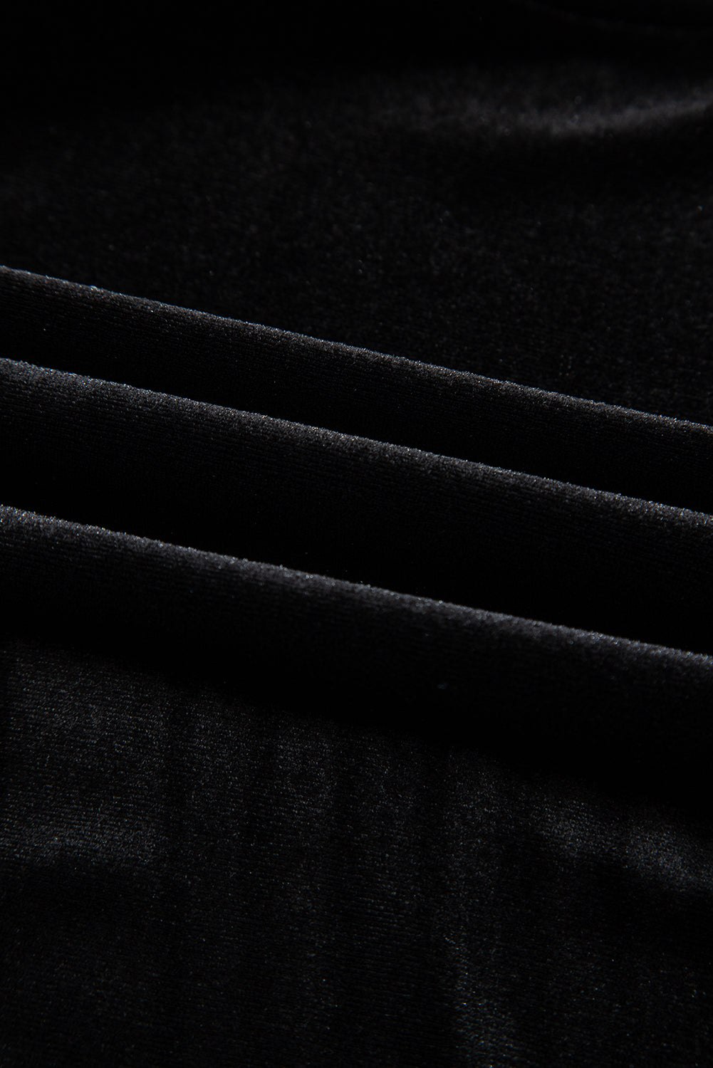 Haut en velours à manches mi-longues et perles noires