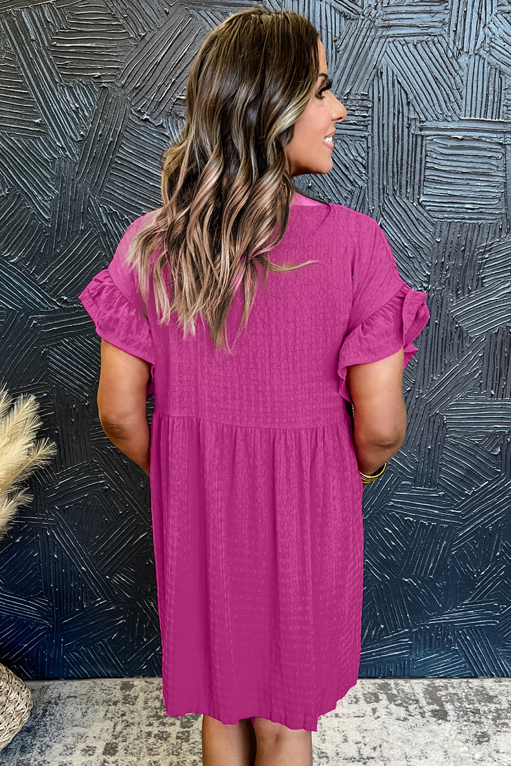 Mini-robe à volants texturée rouge rose à manches courtes