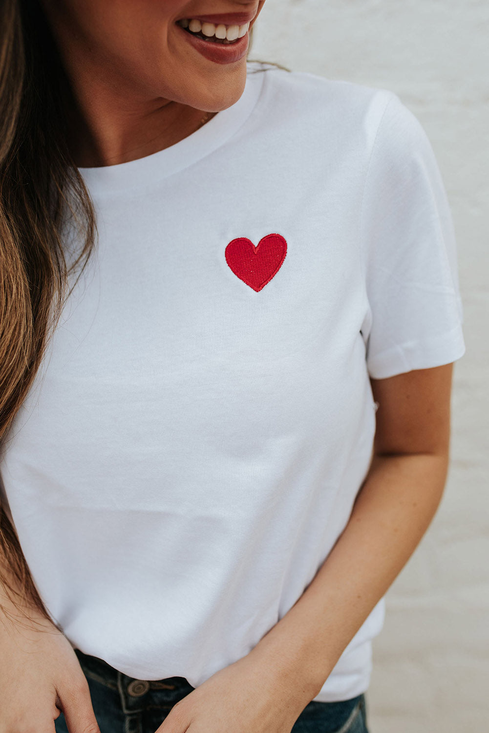 Camiseta con bordado de patrón de corazón de San Valentín
