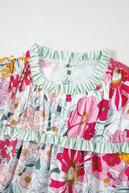 Chemisier à manches courtes à imprimé floral rose et bordure à volants contrastés