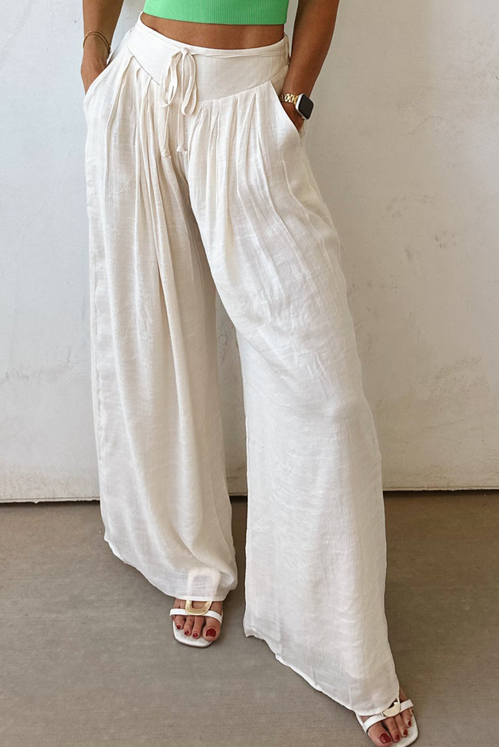 Pantalon large plissé blanc décontracté à taille nouée