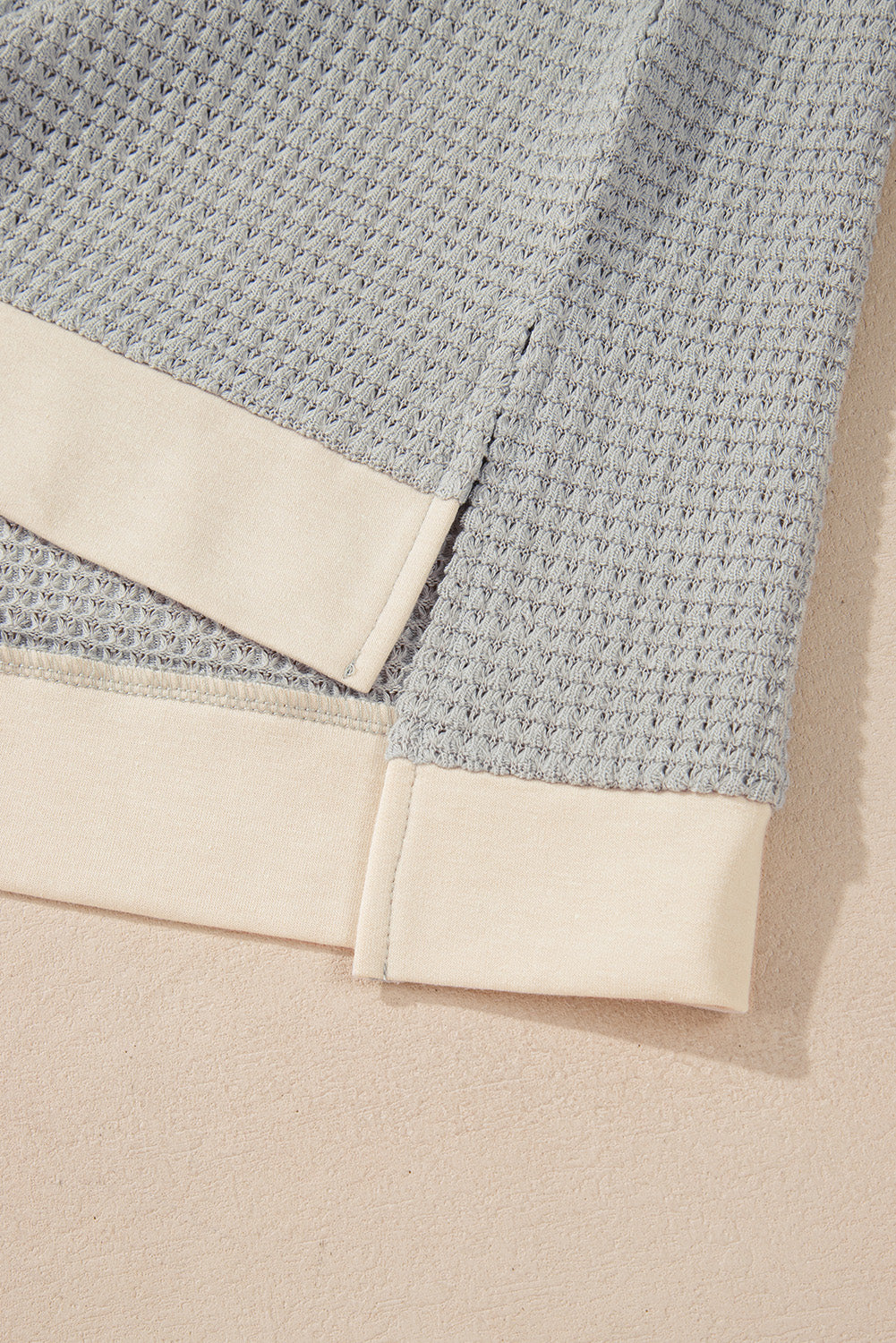 Haut Henley texturé kaki à col colorblock