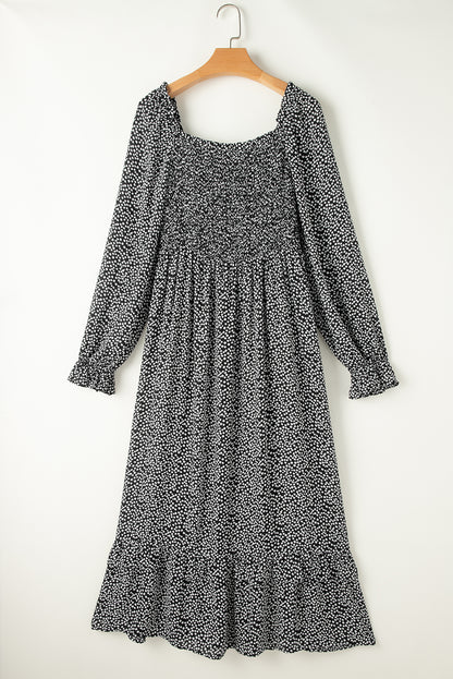 Robe mi-longue noire à imprimé floral et manches longues à col carré