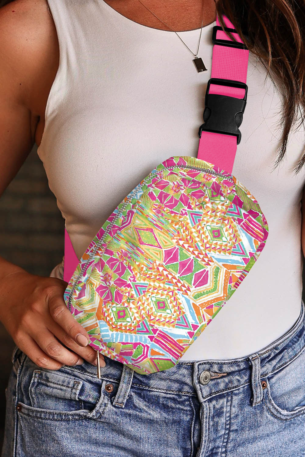 Sac de poitrine large à ceinture et boucle à imprimé western rouge rose