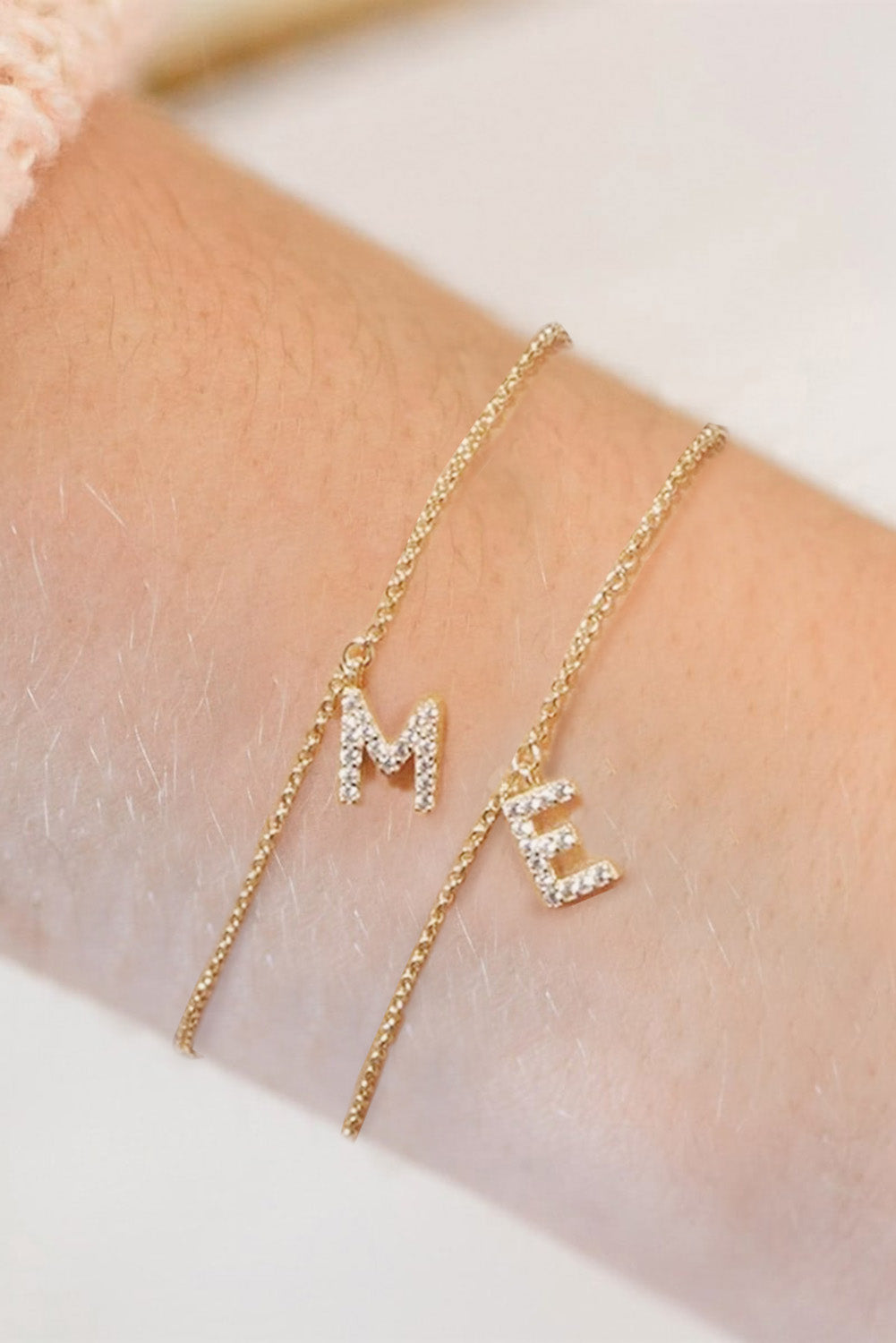 Pulsera de cadena con inicial de diamantes de imitación