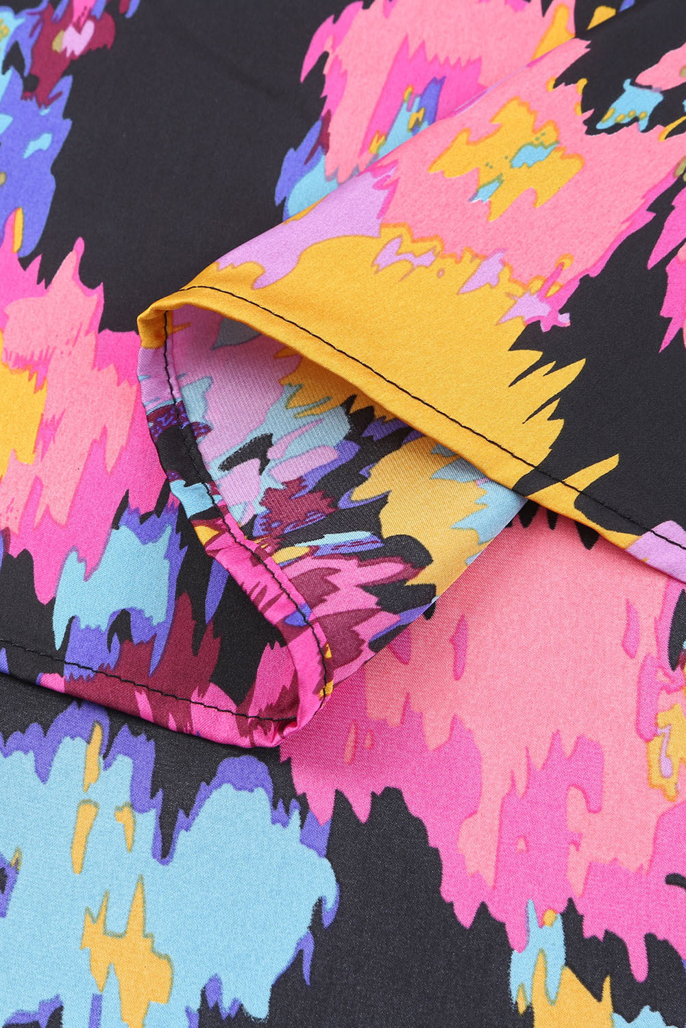 Blusa con mangas abullonadas y cuello en V con estampado de grafiti 