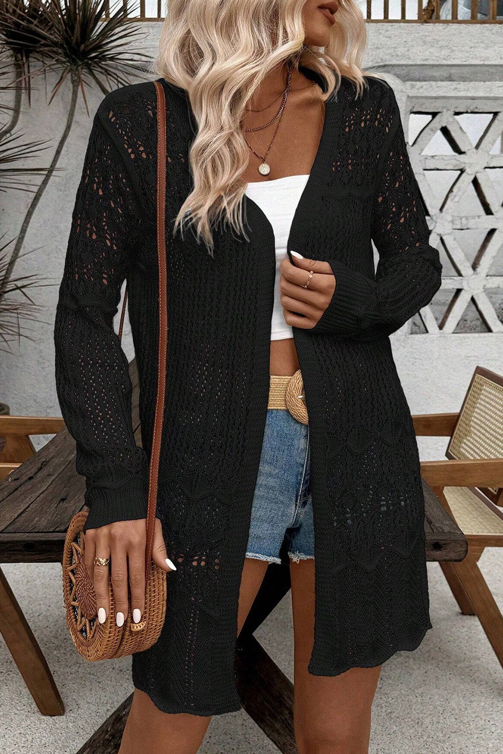 Cardigan noir ouvert sur le devant en crochet