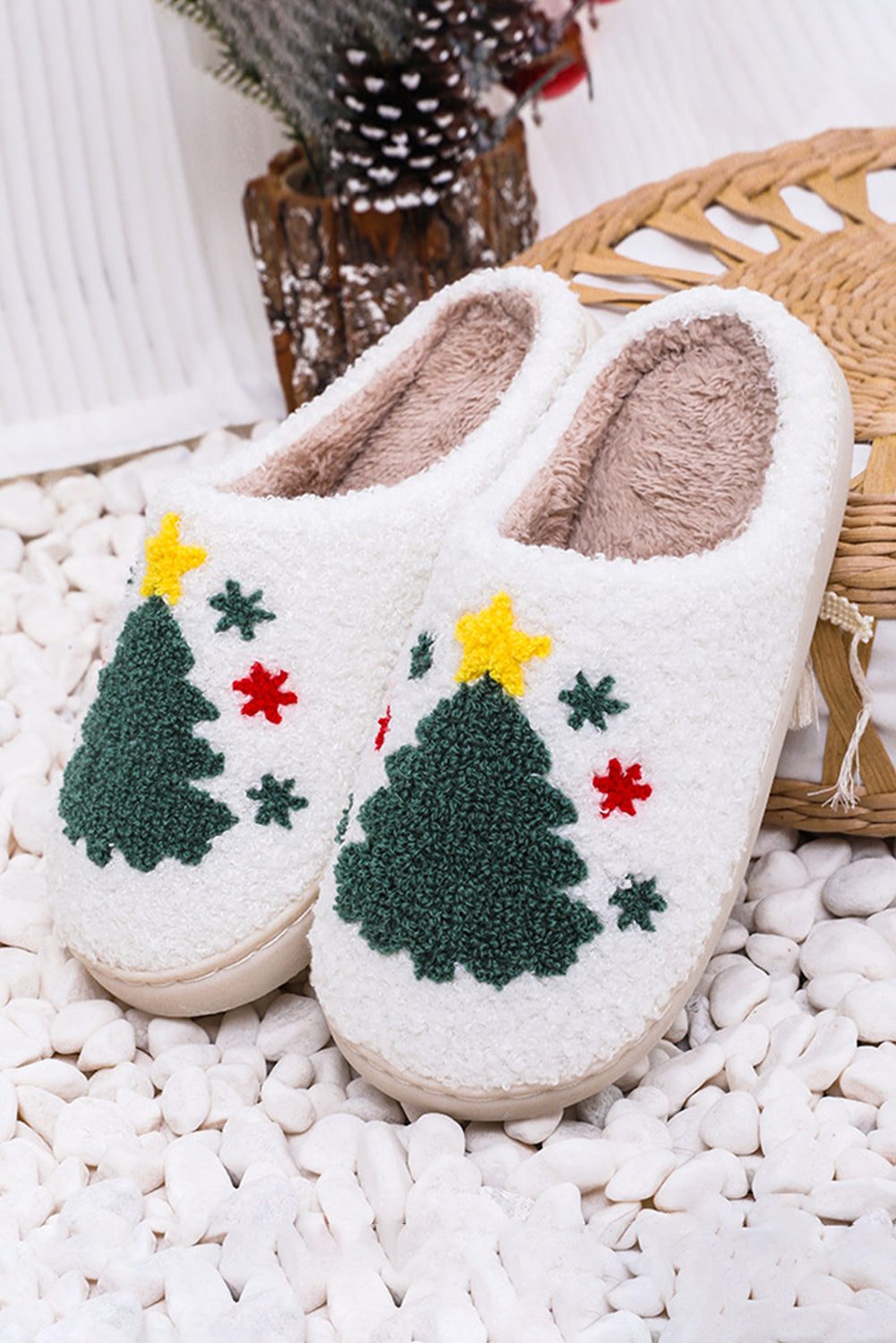 Chaussons blancs à motif sapin de Noël 
