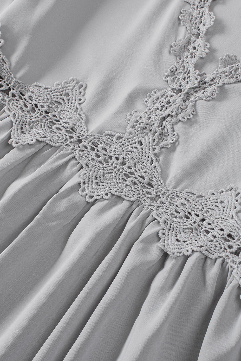 Chemisier à manches cloche et empiècements en crochet