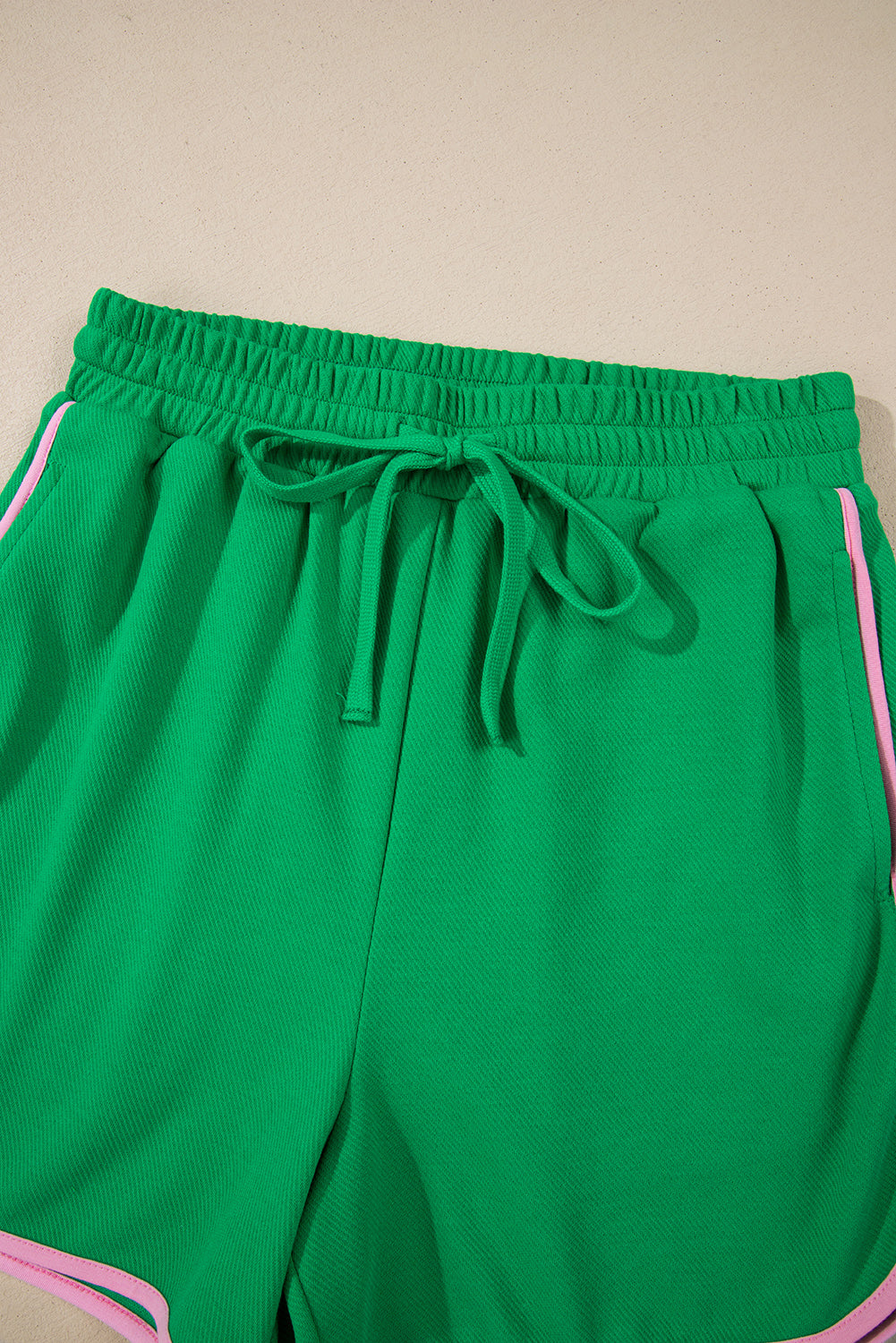 Ensemble t-shirt ras du cou et short texturés bicolores vert vif