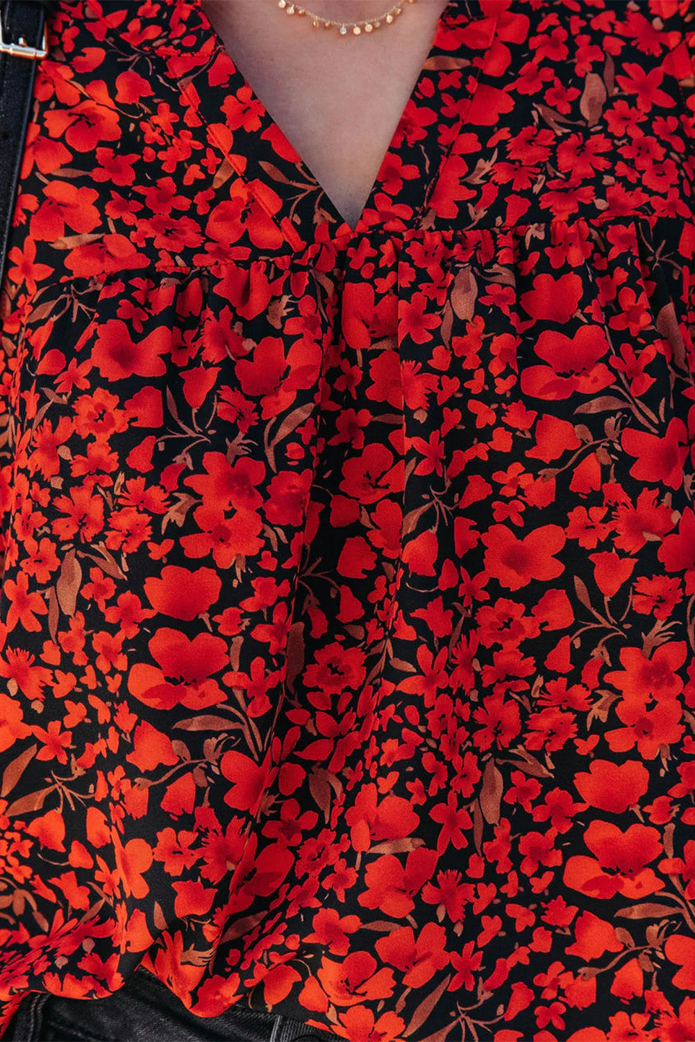 Haut à col en V et manches flottantes à imprimé floral