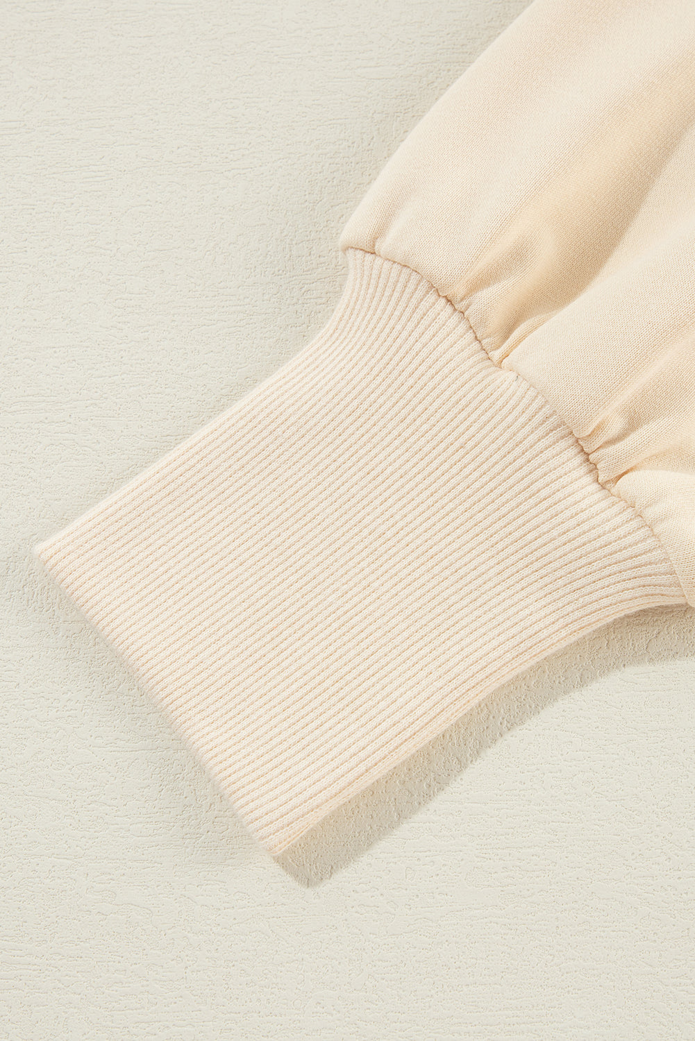 Sweat-shirt ample à rayures orange et blocs de couleurs, col et épaules tombantes