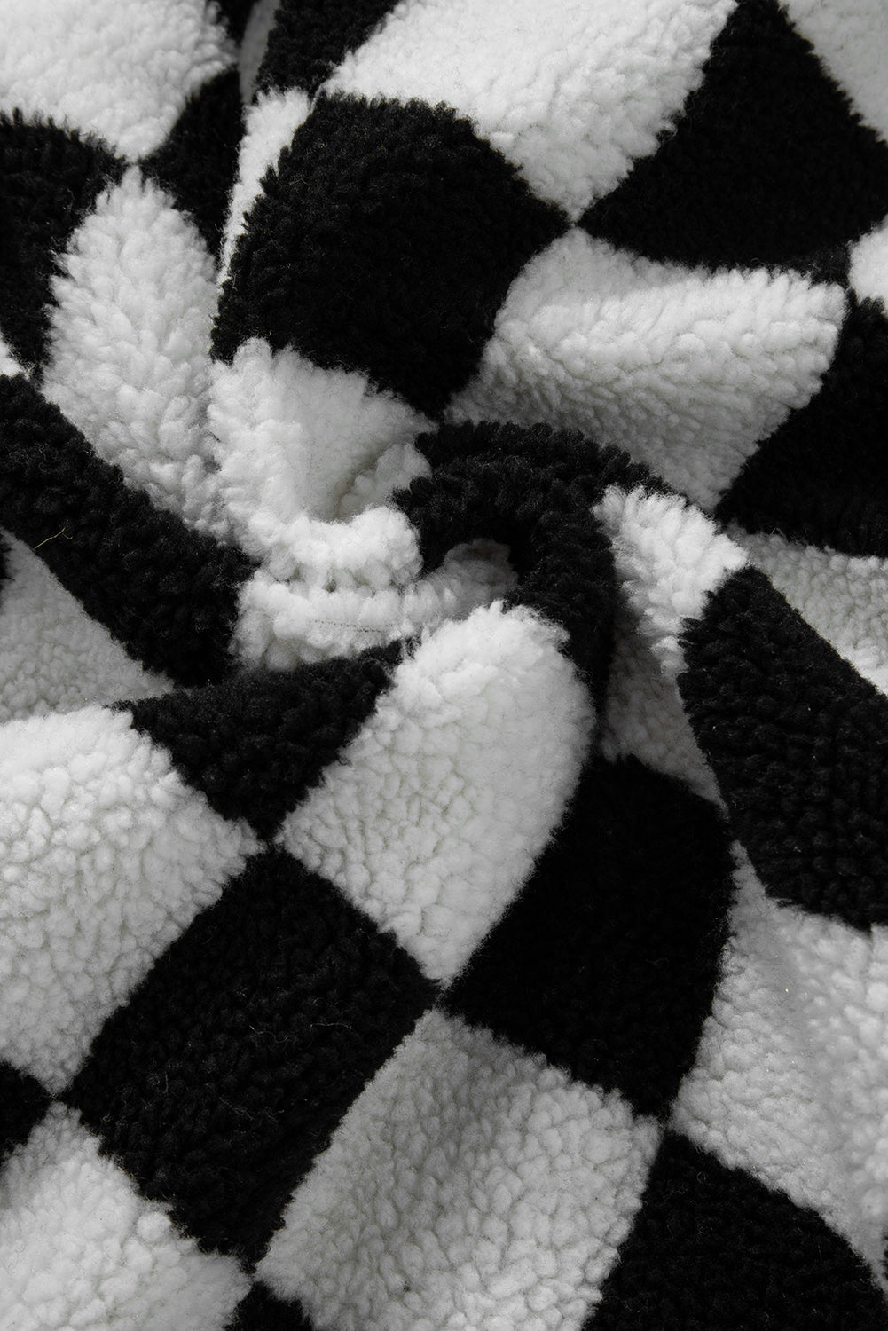 Veste polaire boutonnée à col et poches latérales à carreaux noirs